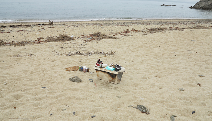 淡路島の海岸のゴミ