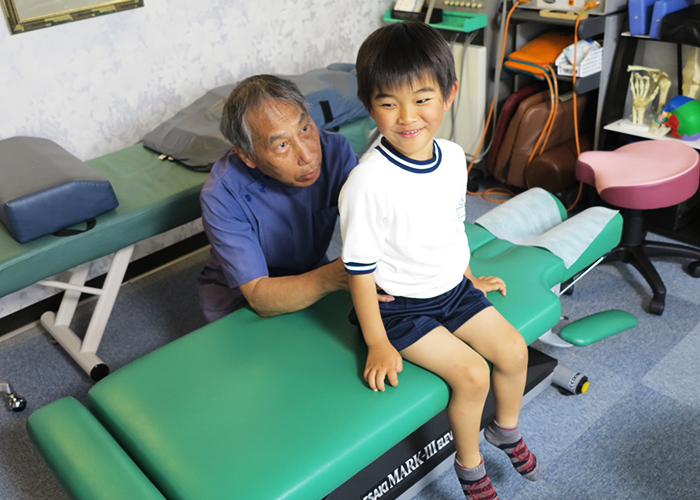 近藤先生が長男を治療2