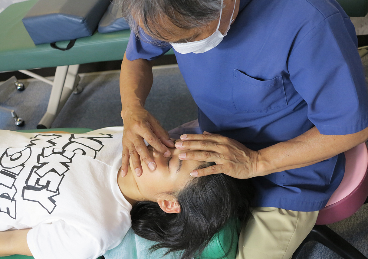 長女と長男を連れて、近藤先生の治療院へ。2人とも体調改善！