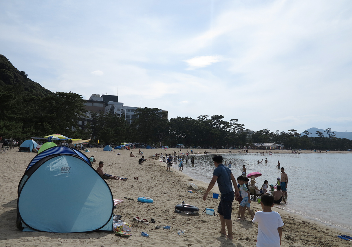 大浜海水浴場が海開きで大盛況。淡路島の夏モード、突入です!