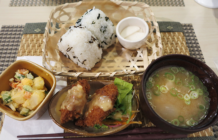 ふくカフェ おにぎり定食