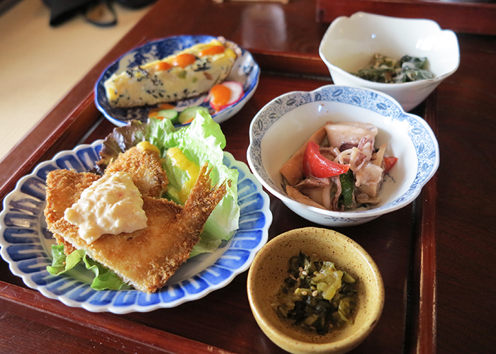 島のごちそう。古民家カフェと宿　淡