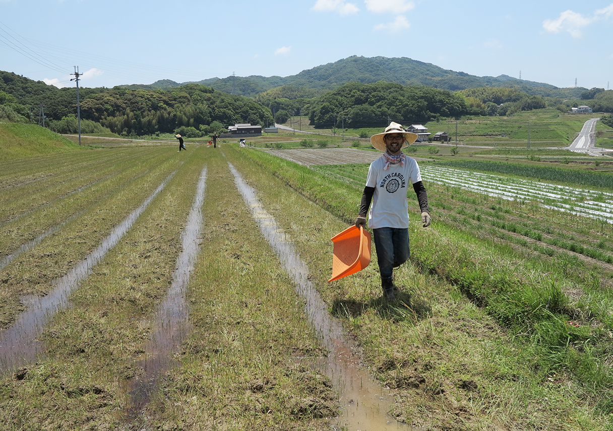 淡路島・鮎原米づくり2018 #02|種を蒔いて、田んぼに肥料をあげてきた