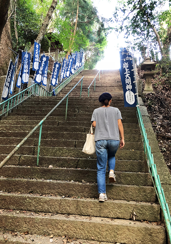 岩上神社