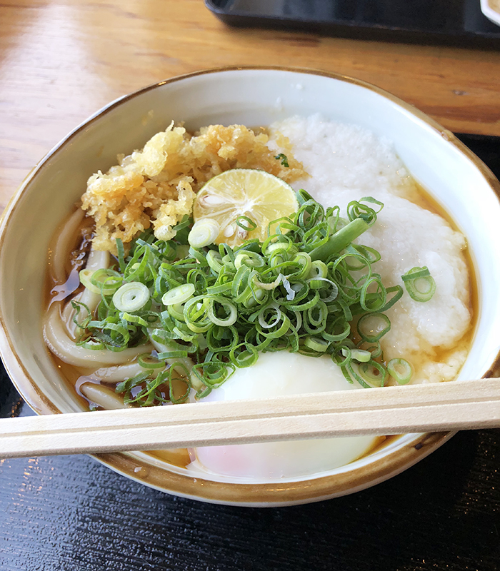 淡家　放し飼い玉子の温玉とろろうどん