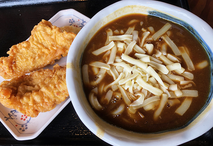 淡家カレーうどんにチーズトッピング