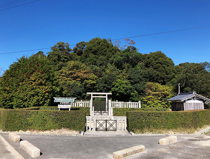 淳仁天皇陵は入れないので、遠目からでいい観光スポットかも…