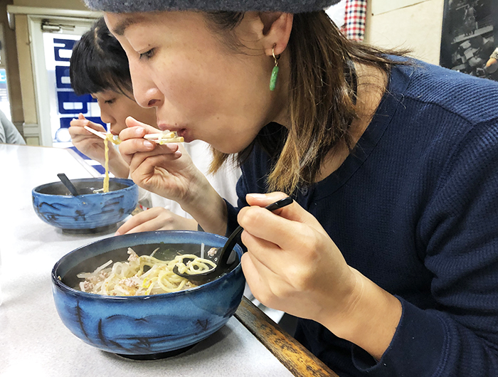 ポプラでラーメンを食べる