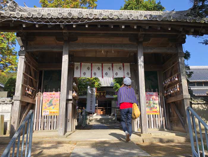 覚住寺の山門