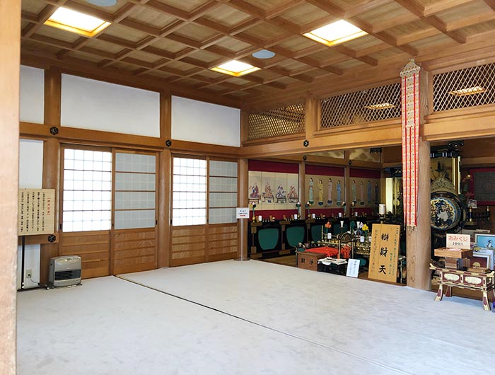 智禅寺の本堂