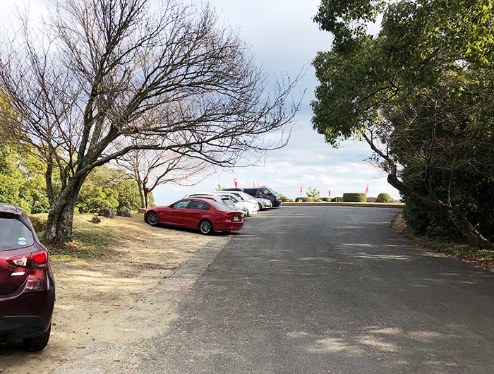 洲本城の馬屋前の駐車場