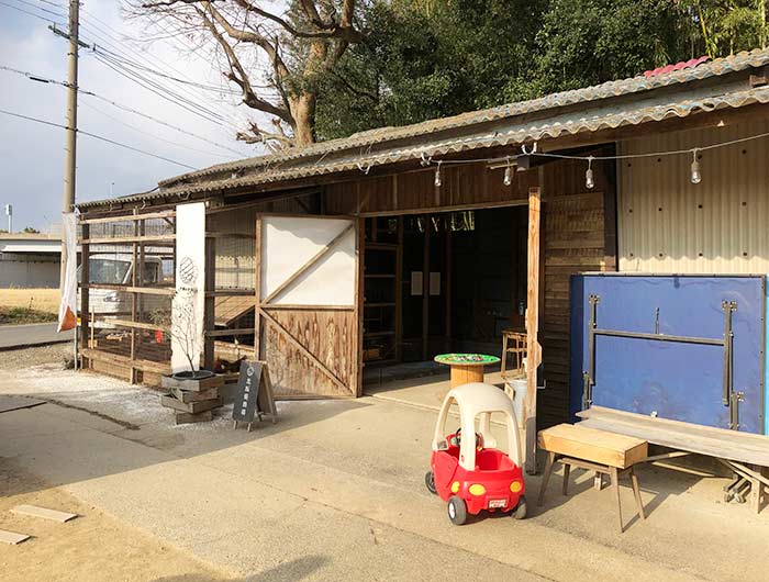 北坂養鶏場　平飼い小屋