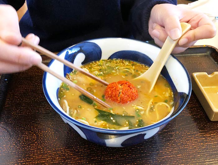 淡路海老味噌ラーメンに辛味爆弾を投入