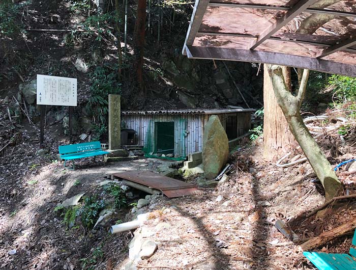 淡路島 御井の清水の水汲み小屋