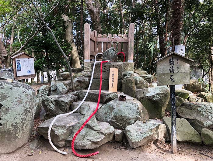 おのころ島神社の鶺鴒石（せきれいいし）