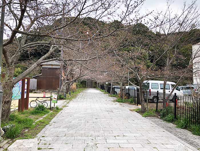 曲田山の入り口
