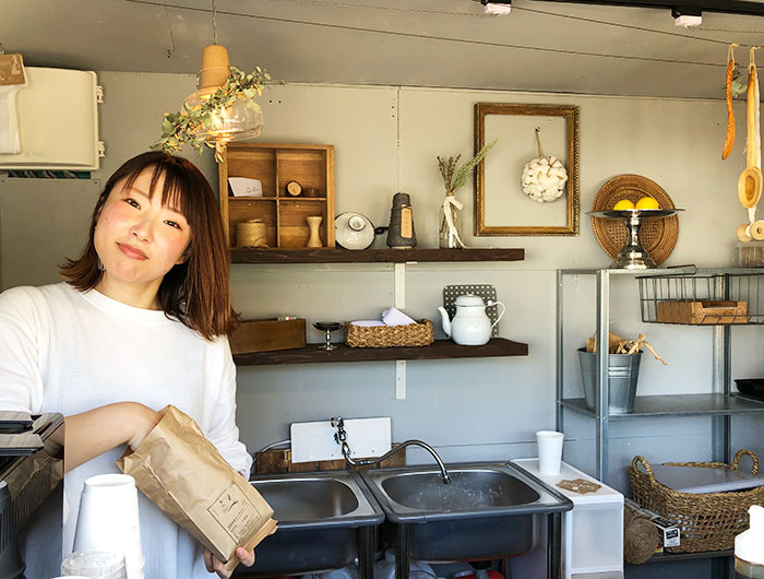 白truckの店主・トモカさん