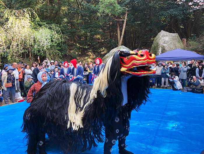 伊勢の森神社　獅子舞