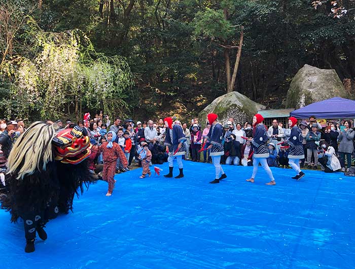 伊勢の森神社　獅子舞