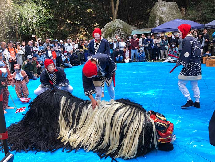 伊勢の森神社　獅子舞