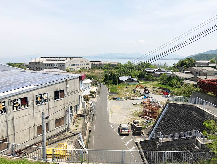 津井トンネルの上