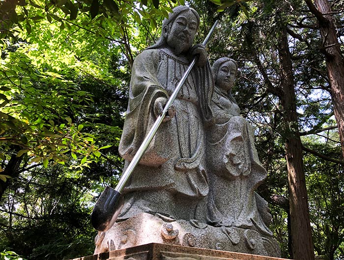 自凝神社（おのころ神社）　二神石像