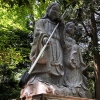 イザナギとイザナミの二神の像