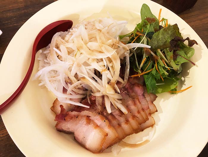 釜焼チャーシューが人気❗️たねさんでランチ。洲本レトロこみちをドリンク片手に散歩もいいよね〜😁