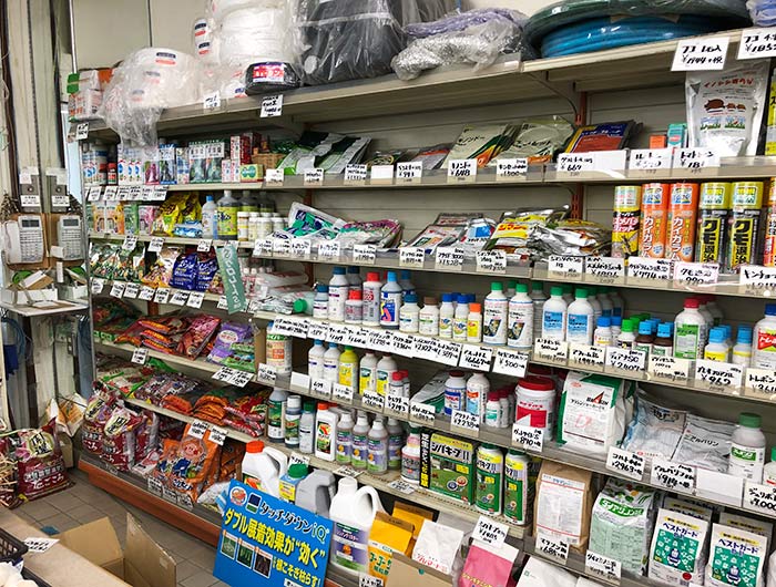 家庭菜園グッズ サンたなかの店内様子