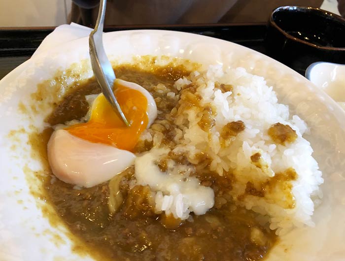 Jyo's Curry（ジョーズカリー）の淡路島カレーに半熟卵