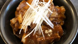 淡路島産のえびすもち豚を使用した豚丼