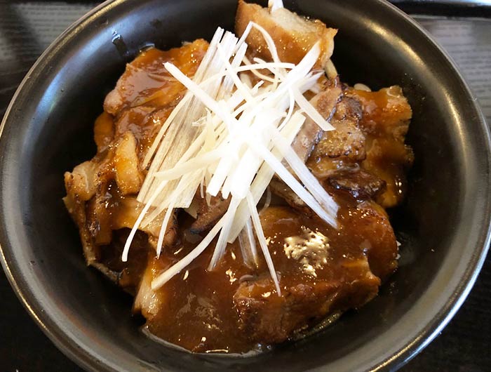 淡路島産のえびすもち豚を使用した豚丼