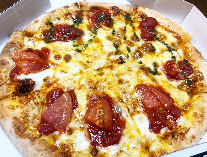 淡路島で初めての出前❗️ピザ・ロイヤルハットは、普通にイケる〜😁