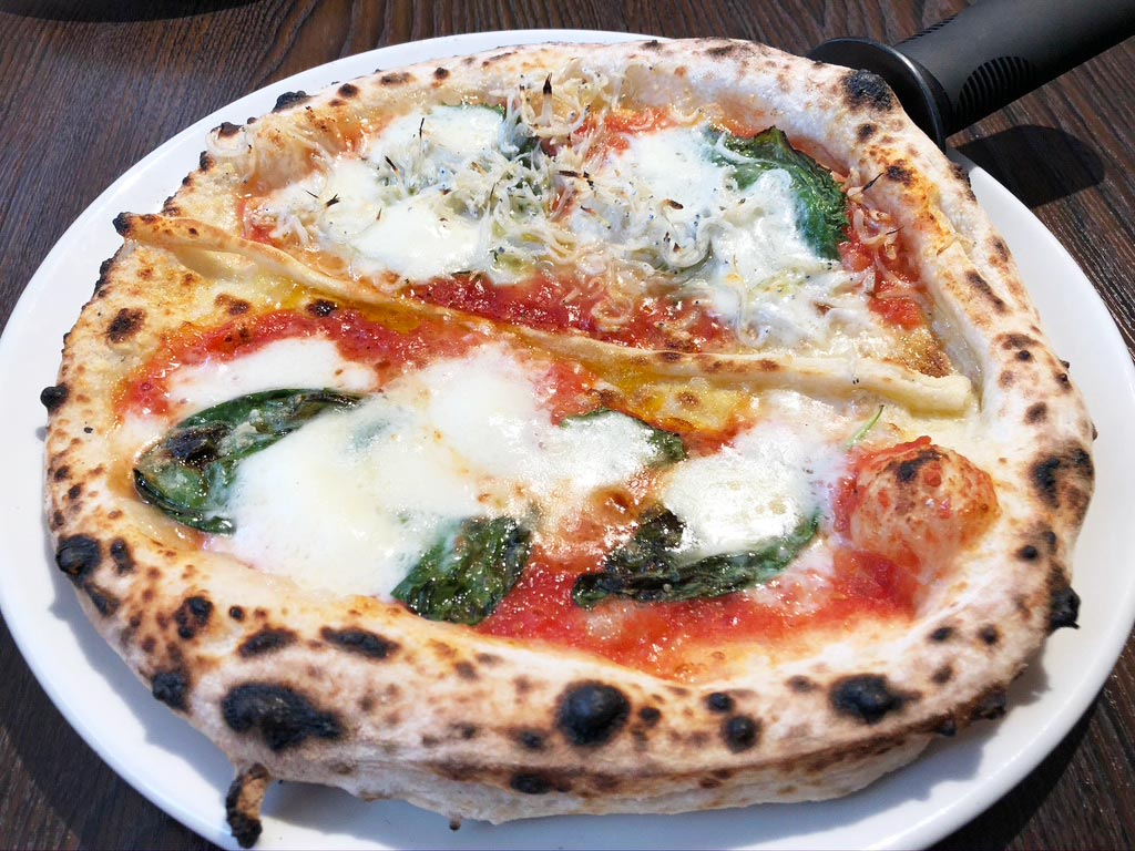 淡路島・ペガサス（pegasus@洲本）でランチ❗️ピザのハーフ&ハーフが始まったよ〜😙