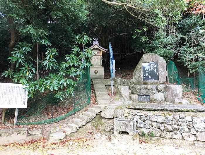 諭鶴羽神社の大日堂