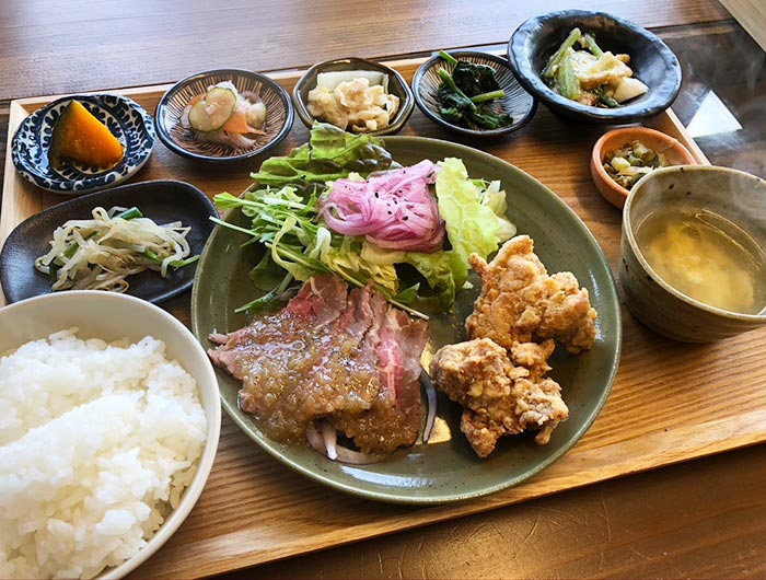 淡路島 なみなみは 19年6月オープン 海の見えるお店で 小鉢たくさんランチ