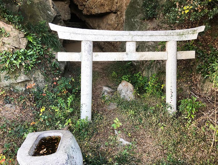 淡路島 岩戸 いわんど 神社は 龍の切ない逸話が残る廃跡でした