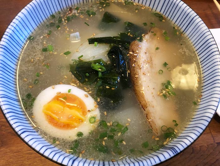 淡路鶏塩ラーメン