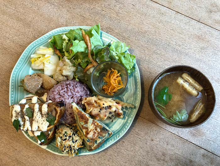 さつま芋ミートローフのパイ包み焼き 〜ハニーマスタードソース〜