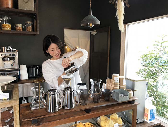 店員さんにコーヒーを淹れてもらう