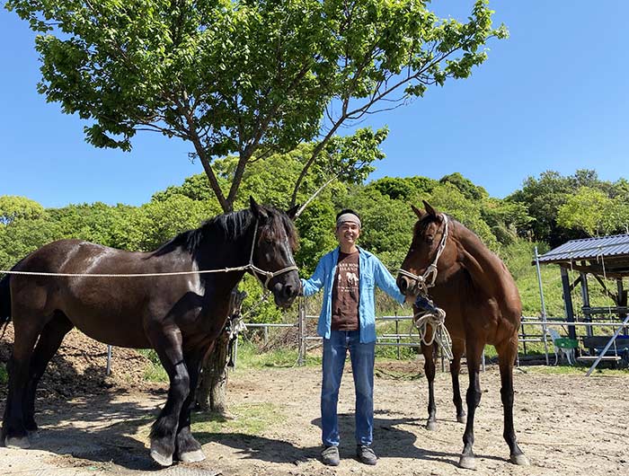 シェアホースアイランドで山下さんと馬たち