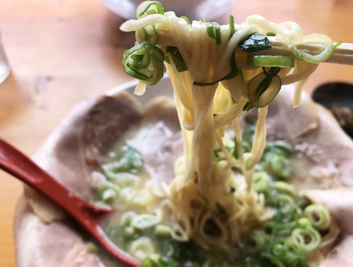 銀麺の細麺