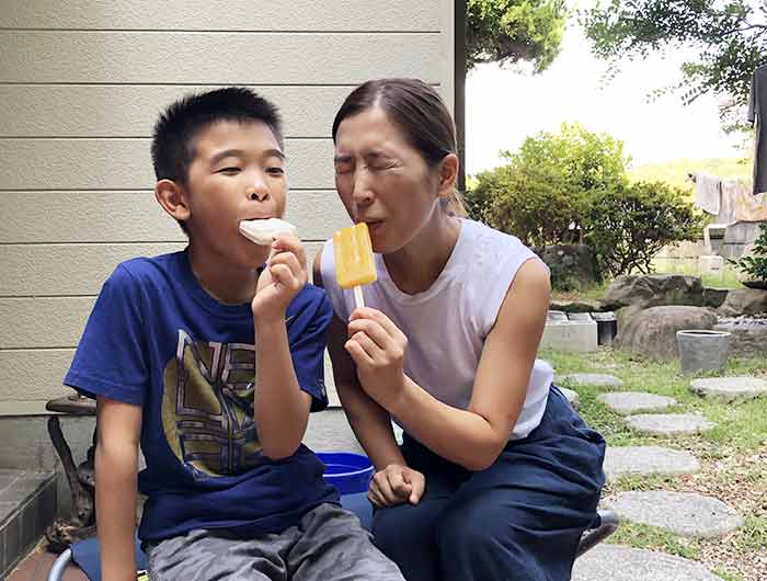 アイスを食べてる時はみんな幸せ♪