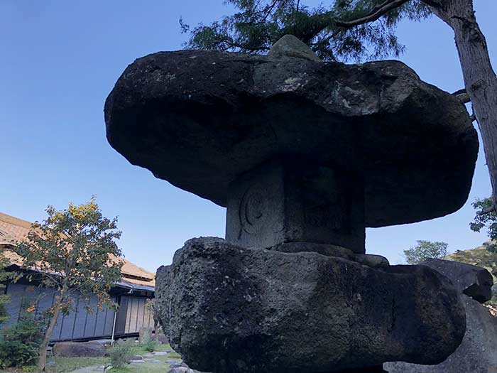 旧益習館庭園（きゅうえきしゅうかんていえん）の灯籠