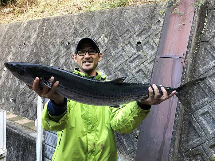 サワラを持って記念撮影