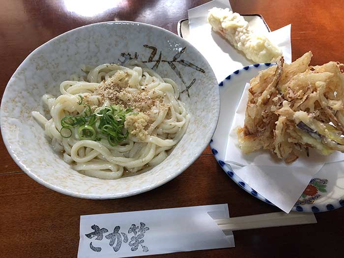 ぶっかけうどんとかき揚げ