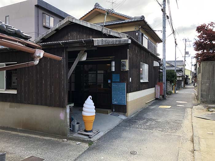 山田屋＋はなゑみコーヒーの店舗外観