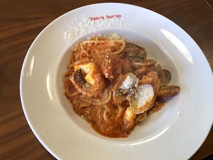 淡路島・buono buono(ボーノボーノ)でパスタランチ❗️一番人気の魚介の海鮮トマトクリームがうんめ〜🤤