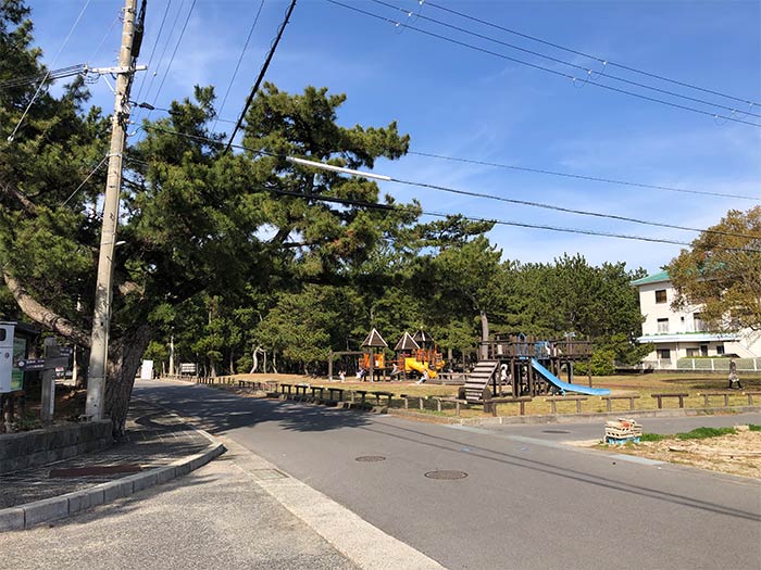 慶野松原の駐車場前にある公園