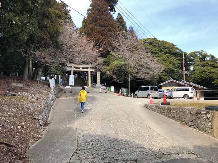 諭鶴羽神社の駐車場